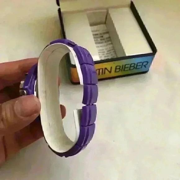 VTG 2011 Bravado Justin Beiber purple collectible watch in case - Picture 3 of 5